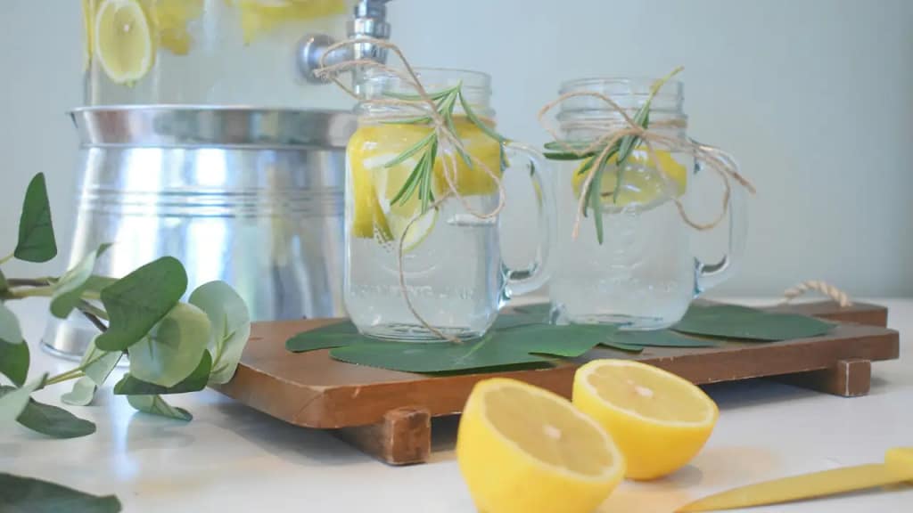 Detox Your Body to Lose Weight - Lemon juice