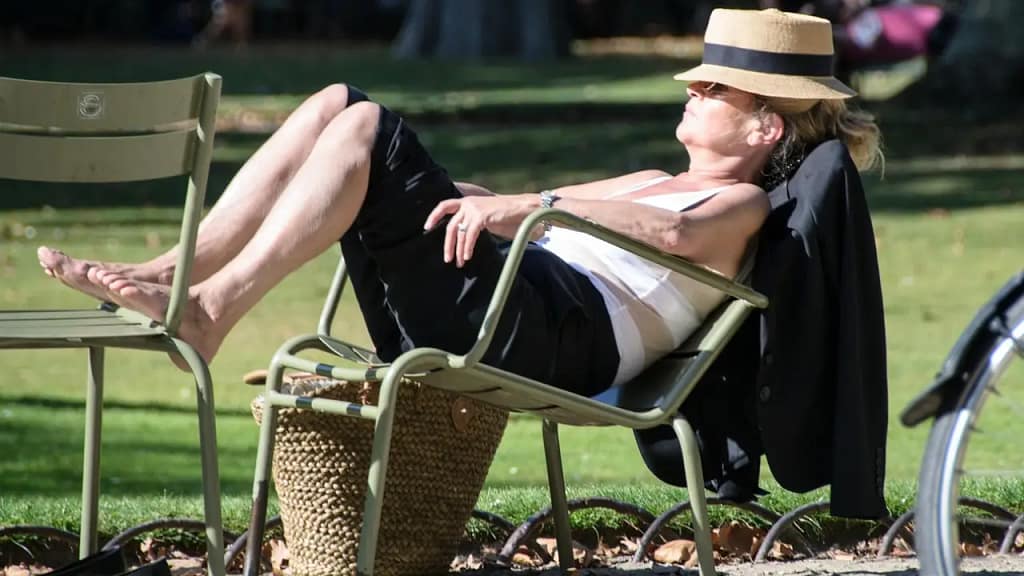 Weight loss rewards Realaxing in the sun