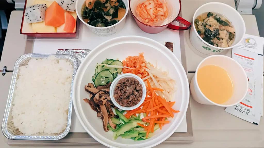 lose weight without starving yourself - Plate of healthy food