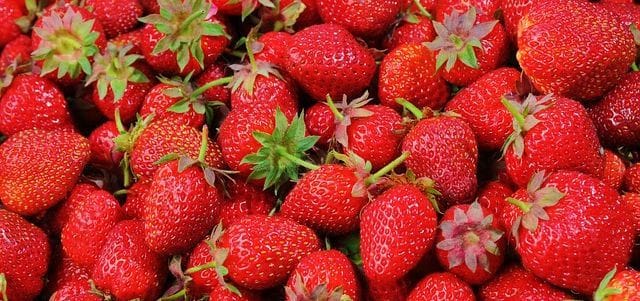 2 Healthy Refreshing Recipes For Summer-Strawberries