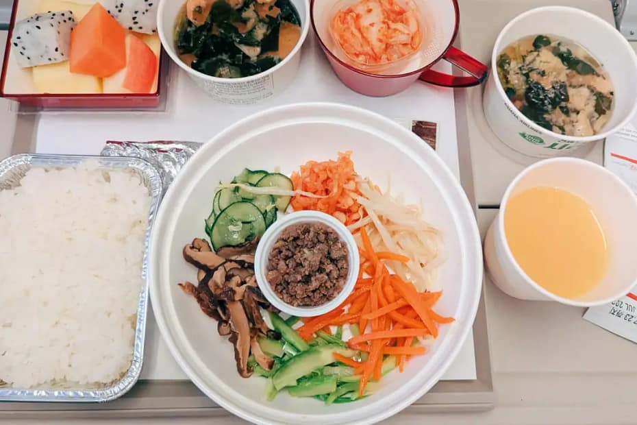 lose weight without starving yourself - Plate of healthy food